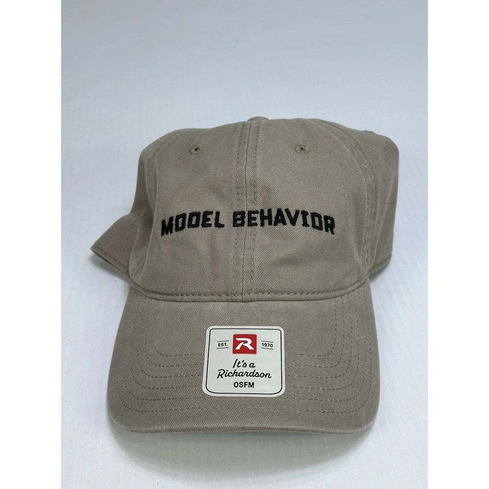 It's A Richardson OSFM Model 326 Smart Comfortable Baseball Cap Model Behavior